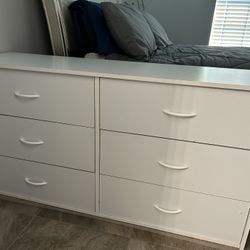 Dresser/ Tv Stand 