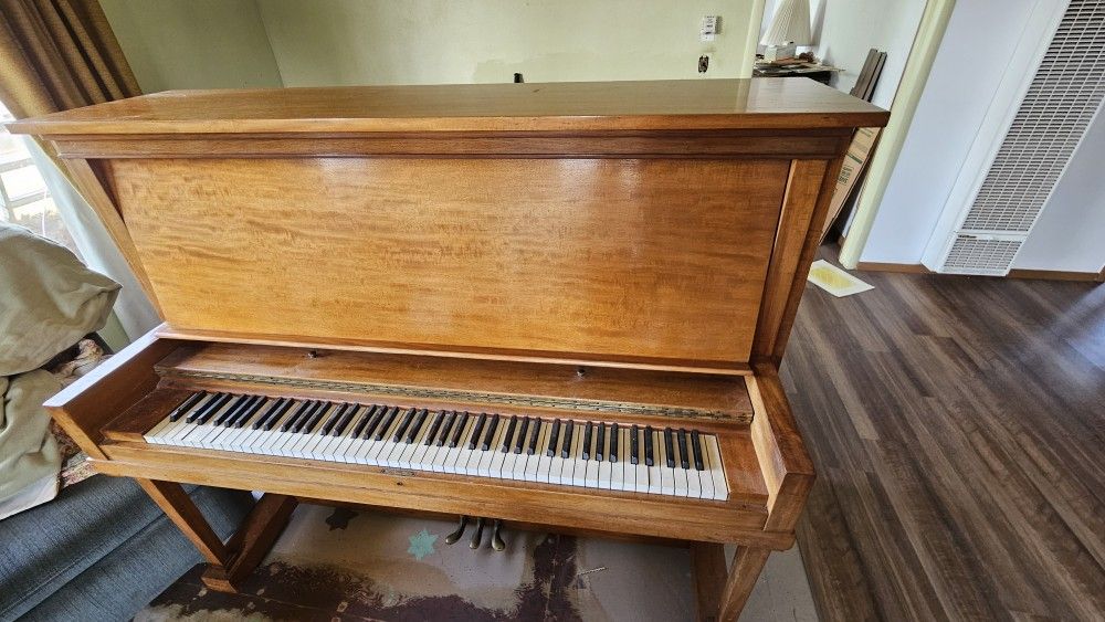 Free Antique Piano