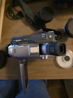 Vintage Sony DCR-DVD 301 & ACCESSORIES