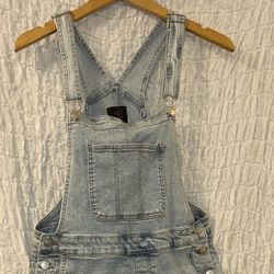 No Boundaries: Denim Distressed Short Overalls, Size: M (7-9)