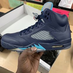 TENNIS SHOES, OTHER AIR JORDANS “ MARINE MINUIT / BLACK AIR JORDAN 5 RETRO GREAT CONDITION 🖤