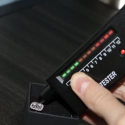 1 Pair of 1-Carat VVS1 moissanite Earrings - Mature Style, 925 Sterling Silver Earrings