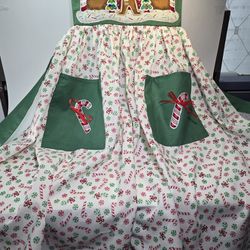 The BEST Christmas Gingerbread Apron with Candy Cane's