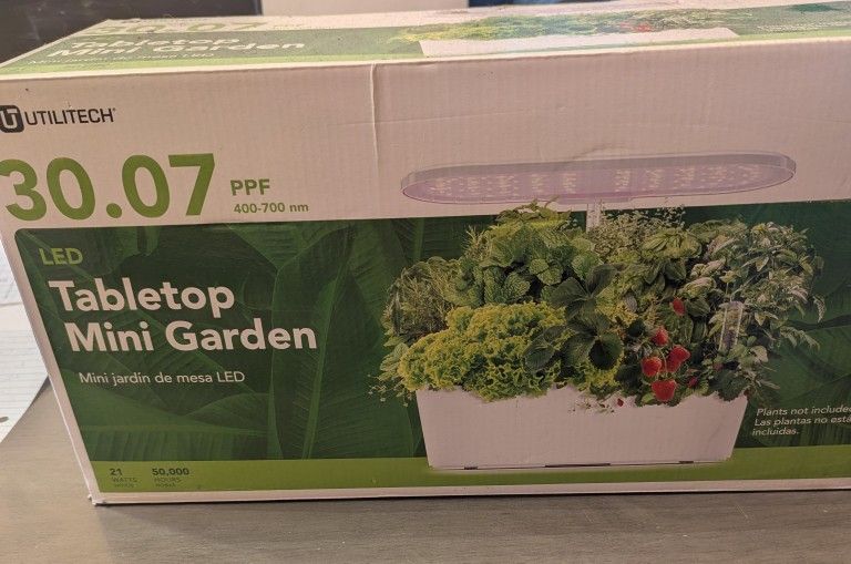 Utilitech Table Mini Garden. LED