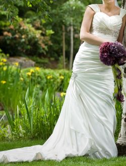 Wedding Dress - Size 6. Soterro M
