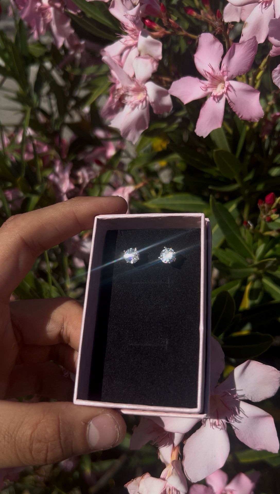  VVS Moissanite Stud Earrings