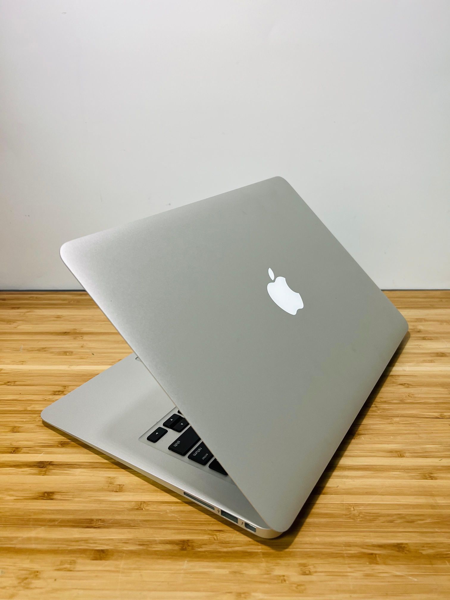 MacBook Air 13” Laptop Apple?Intel Core i7/8GB RAM/256GB 