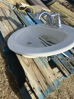 3 Restroom Sinks And Faucets 