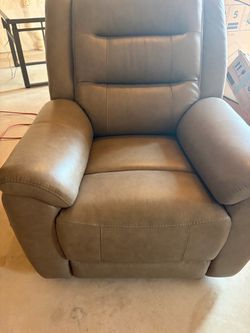 Gilman Creek Mason Leather Power Recliner, Used in Like New Condition, Retail $699.99  Our Price: $399