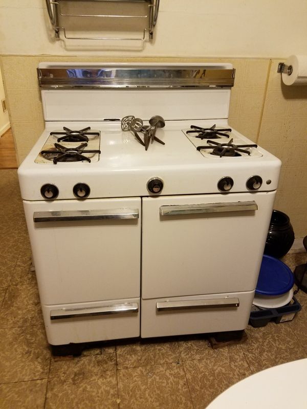 Antique white stove for Sale in Chicago, IL OfferUp