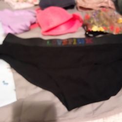 Women's Bundle Of Bra's And Underwear 