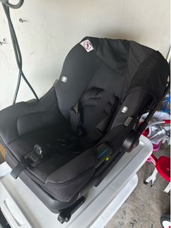 Nuna Pipa Infant Car Seat and Base