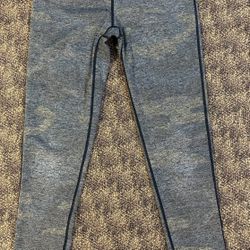 Aritzia TnaBUTTER Atmosphere Hi-Rise Leggings in Gray Camouflage 