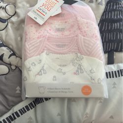 New, newborn Short Sleeve Bodysuit 