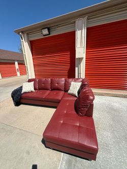 FREE DELIVERY! - Luxurious  Red Sectional Sofa Couch!