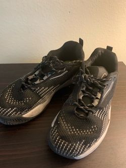 Size 7 athletic boys shoes