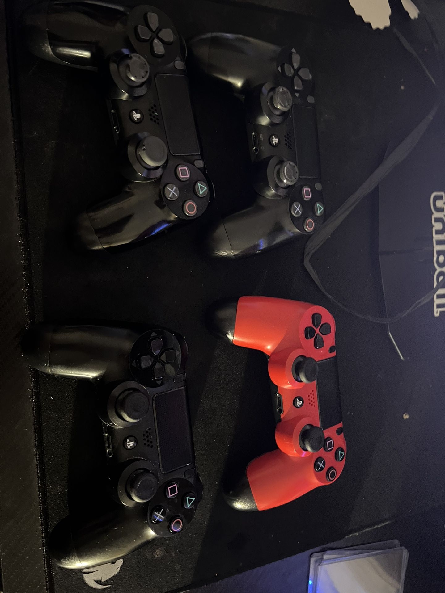4 Ps4 controllers 