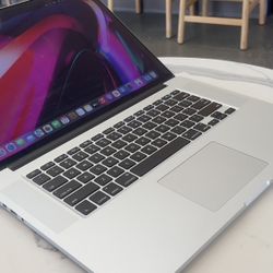 Apple MacBook Pro Retina 15” Quad Core I7 16GB Ram 500 GB SSD