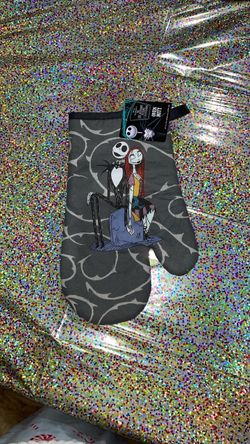 New! Disney Nightmare Before Christmas Jack SKELLINGTON and Sally Oven Mitt