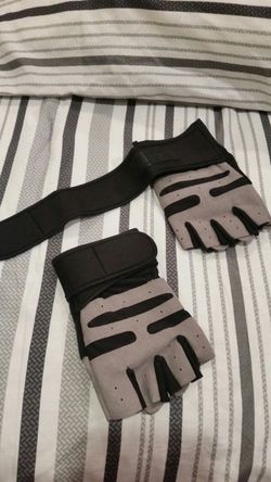 Workout gloves(fingerless).