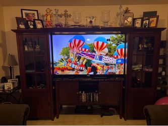 Entertainment center