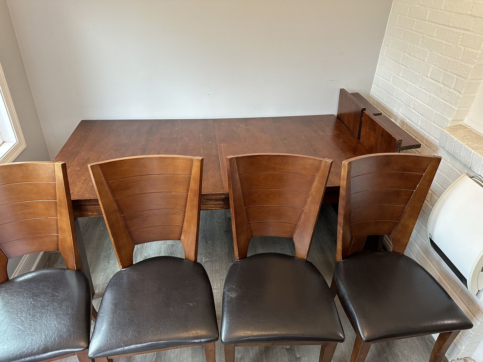 Dining Table + 4 Chairs