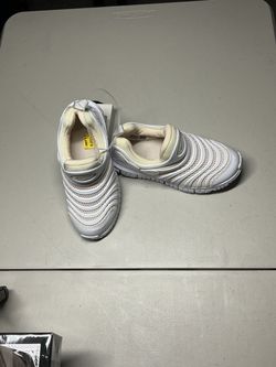 White Low-Top Sneakers with Wave Detail #2Y