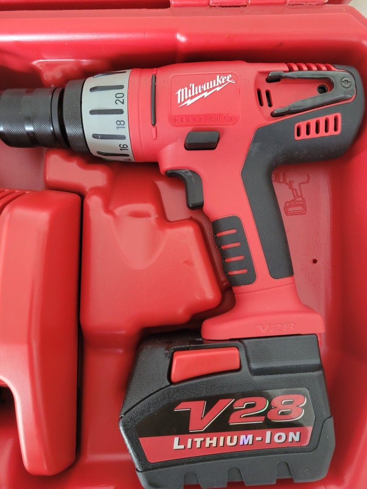 Milwaukee V28 Hammer Drill