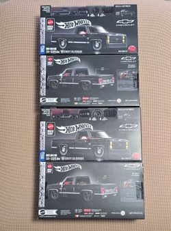 Mattel Brick Shop Hot Wheels '83 Chevy Silverado Building Toy Kit (225 Pieces)
