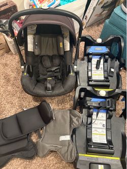 Doona Car Seat Stroller and 2 Bases