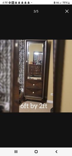 Bedroom furniture set