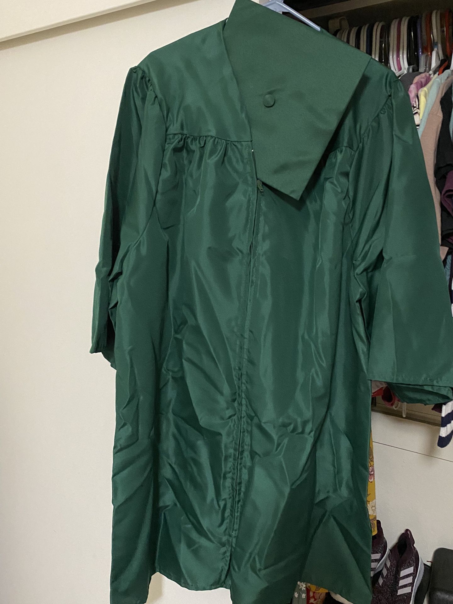 CAP& GOWN for Sale in Bakersfield, CA OfferUp