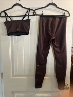Alo Yoga Streamlined set - Raisin