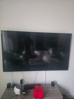 Moving Sale: 70" Vizio Smart TV