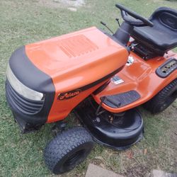 42" riding lawnmower 17.5 hp runs good new battery new carburetor ready to cut