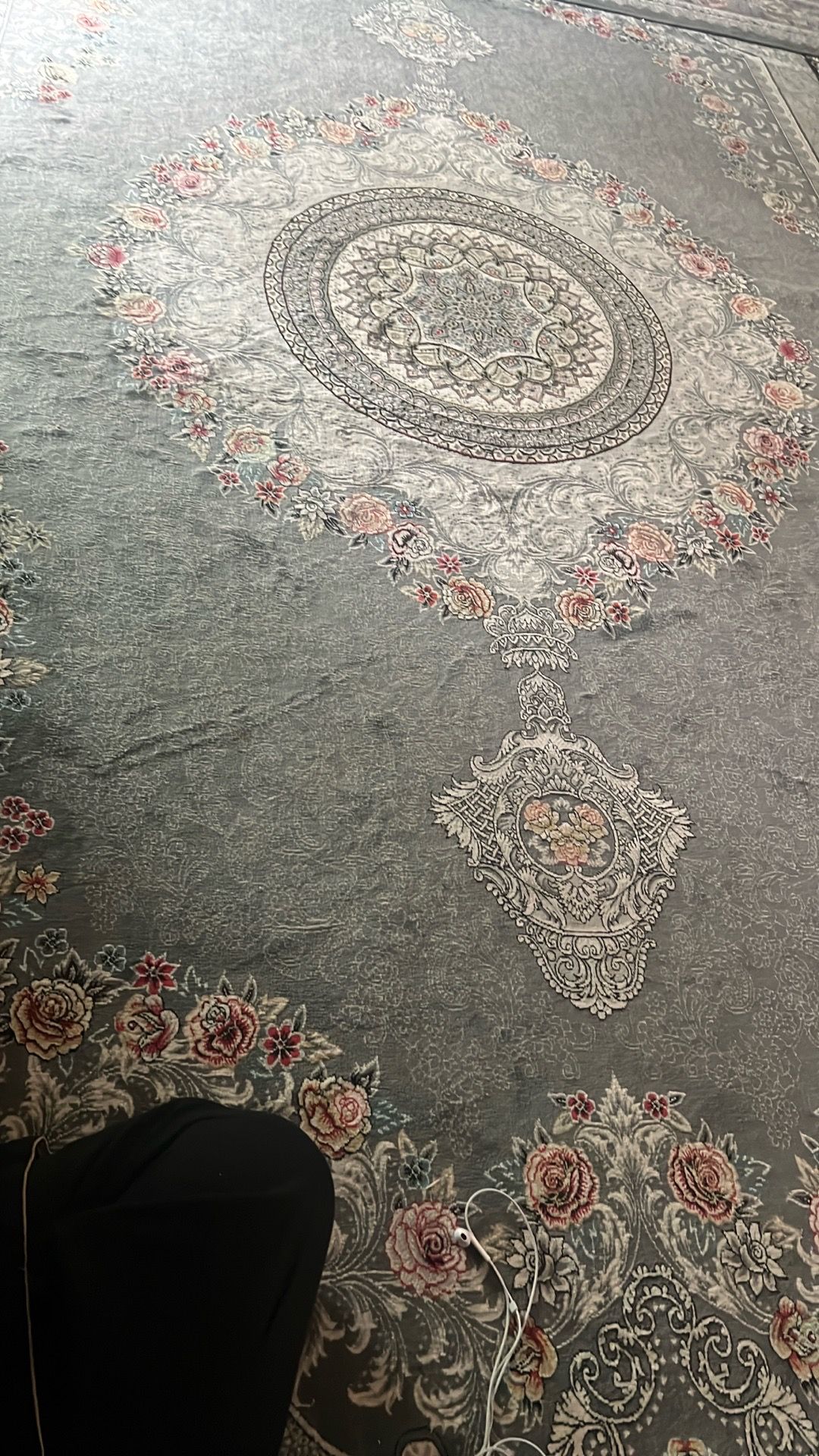 I have four carpets I’m moving. I just sell it. I have four carpets I’m moving. I just sell it.