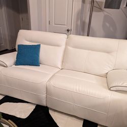 Cindy Crawford 2 Electric White Leather Love Sofa Sets, and 2 Electric Leather Chairs all Recliners 