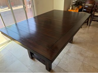 Jerome’s Dining Table Set