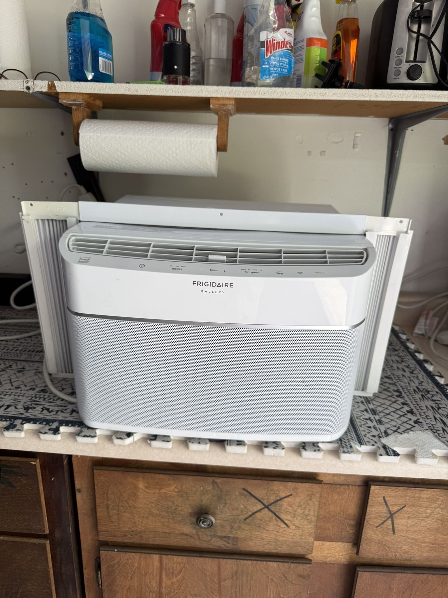 Frigidaire 250-sq ft Window Air Conditioner with Remote (115-Volt; 6000-BTU) ENERGY STAR