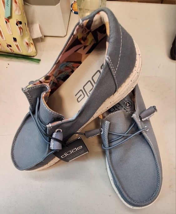 HEY DUDE WENDY SKY BLUE WOMEN'S SIZE 10