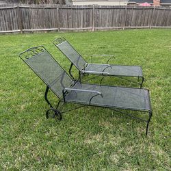 2 WROUGHT IRON Chaise LOUNGERS in great condition! Very comfortable