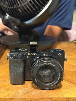 Sony A6300 with Kit lens 16-50mm