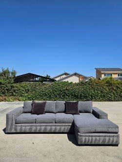 Like New Beautiful Sectional Sofa 💥 Free Delivery 💥