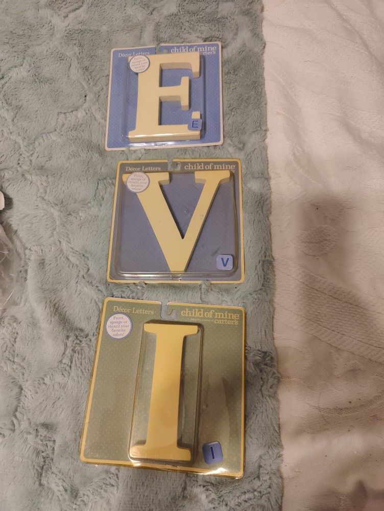 NEW IN PACKAGE CARTER'S CHILD OF MINE 5" NURSERY LETTERS, E - V - I