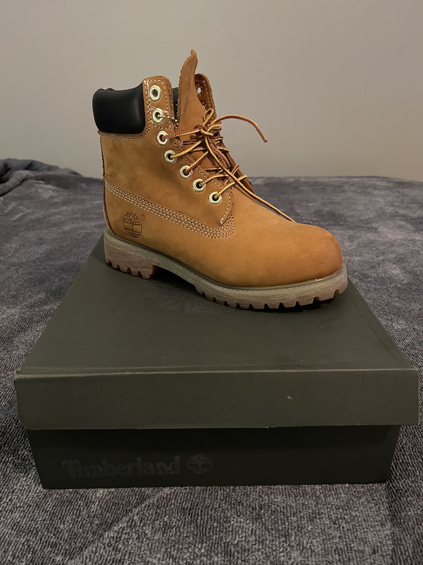 BLACK FRIDAY SALE…BRAND NEW WOMEN TIMBERLANDS….SIZE 4 1/2