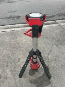 Milwaukee tower light with battery