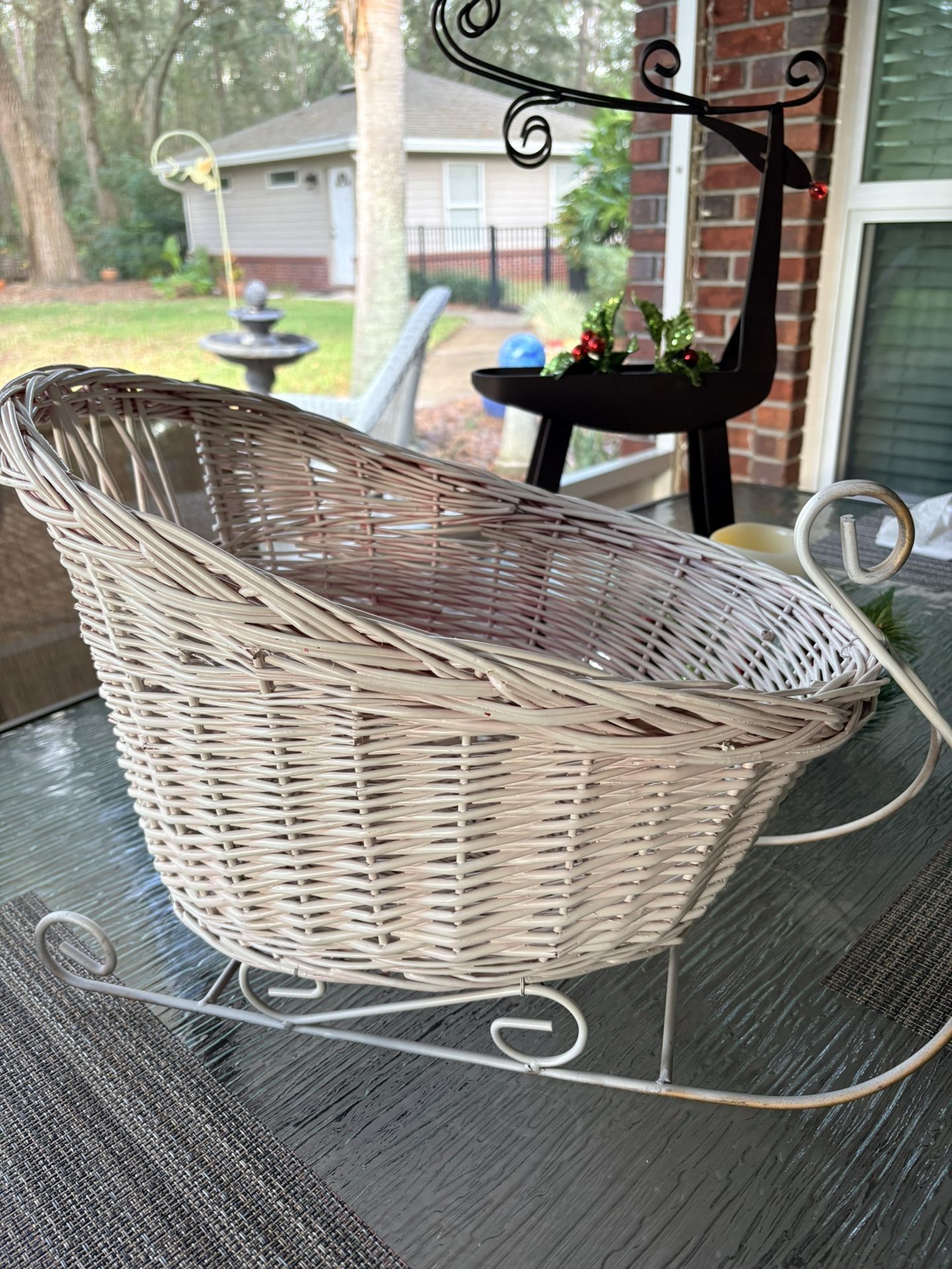 Vintage White Wicker Sleigh