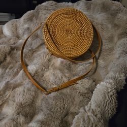 Round Straw Crossbody Purse 