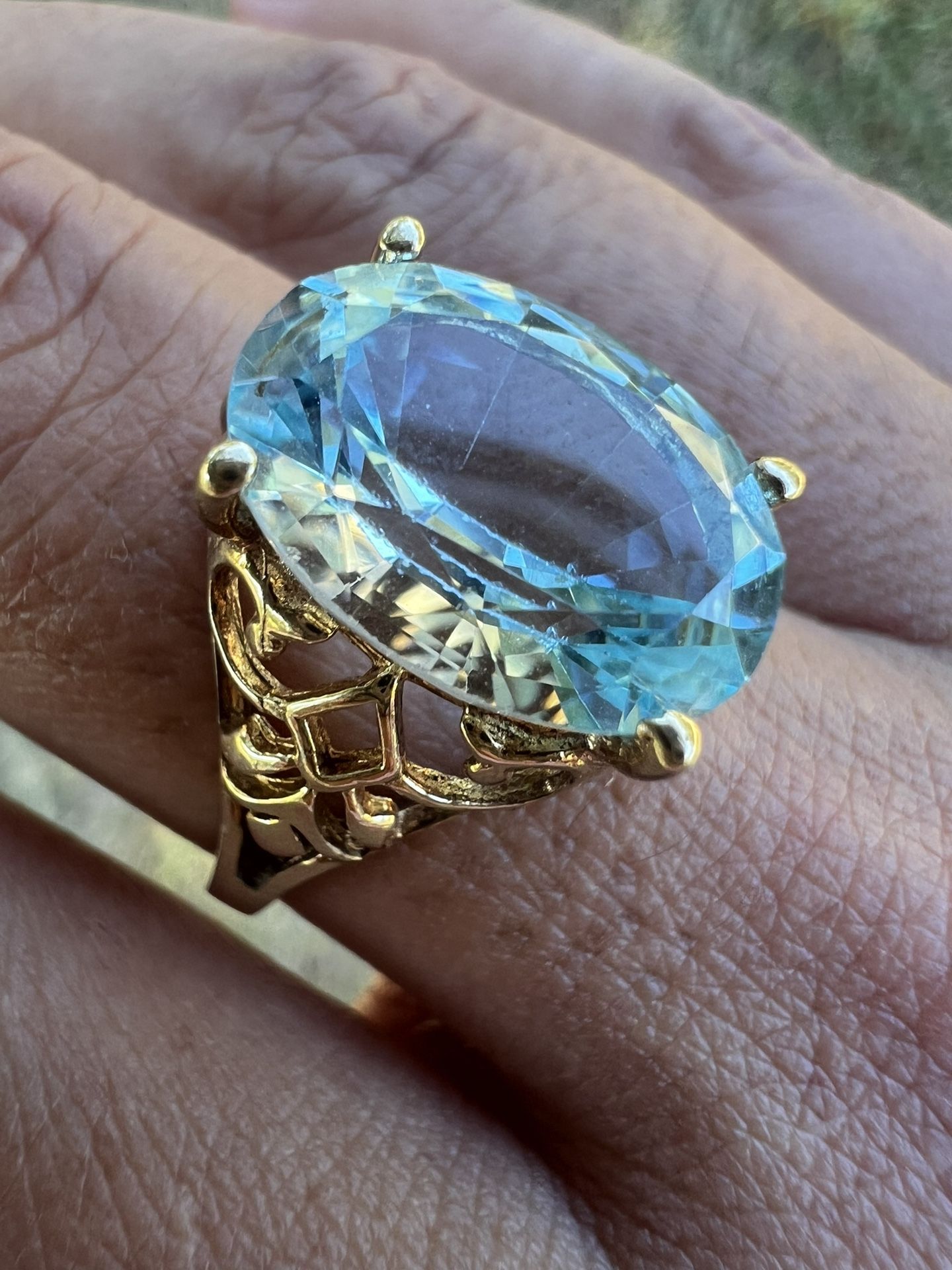 VINTAGE ESTATE 10K YELLOW GOLD FILIGREE BLUE TOPAZ STATMENT RING SIZE 8.5