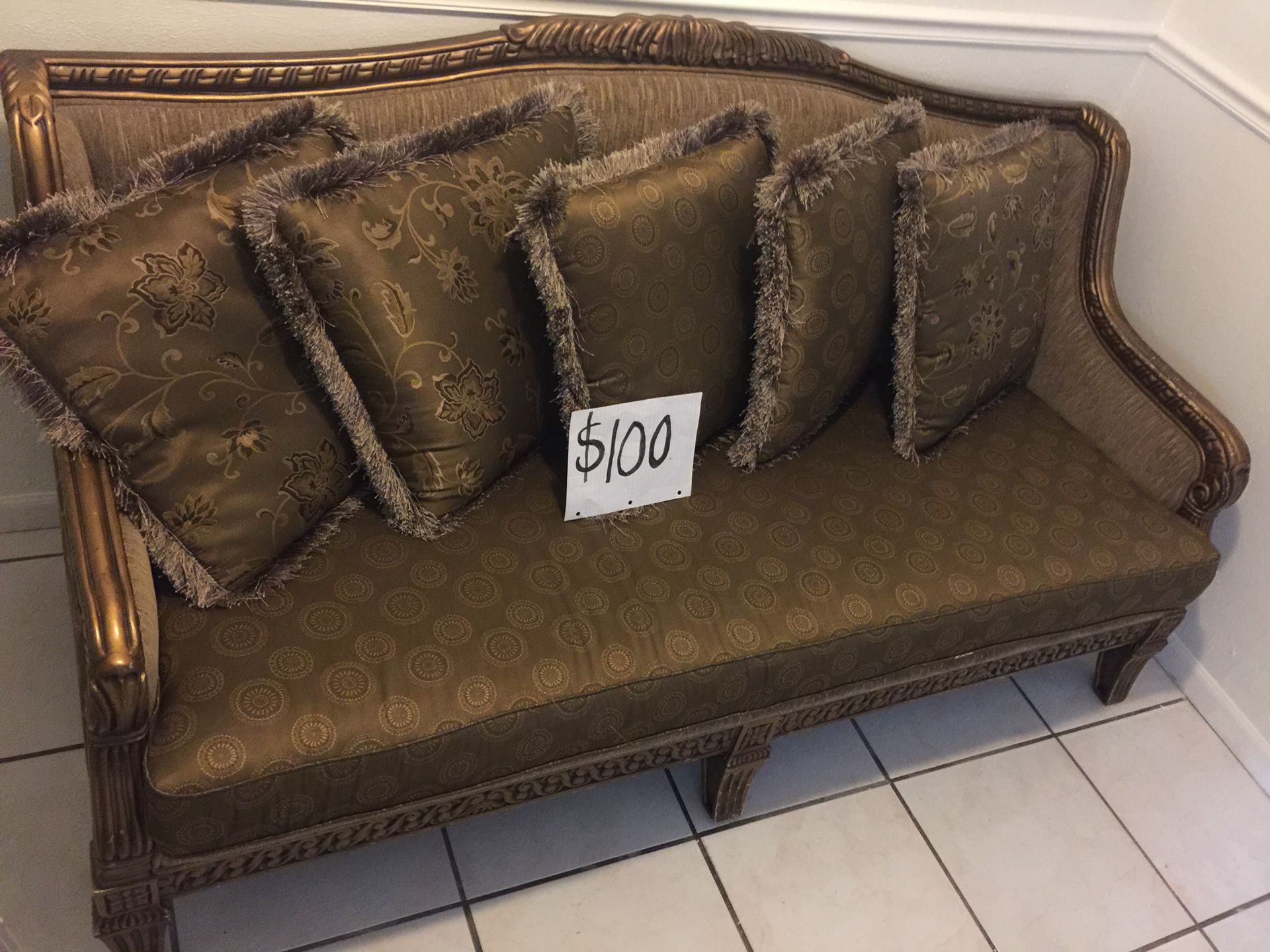 Sofa antique look good condition area coralway y87 ave $100